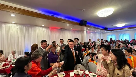 拜仁慕尼黑3-0柏林联，莫廷头槌破门，科曼轻松建功，穆西亚拉抢点庆生夜破门！